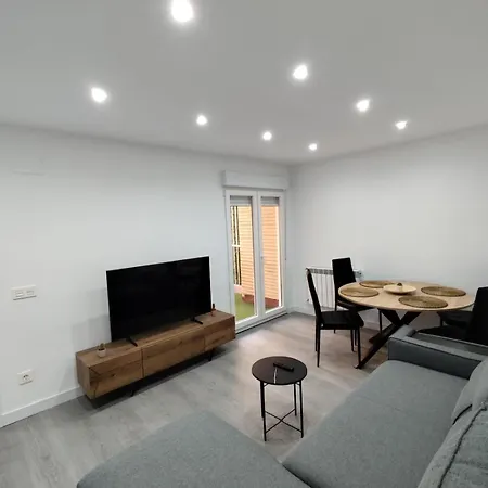 Apartamento Luminoso En El Centro De Reformado Y Cómodo Oviedo